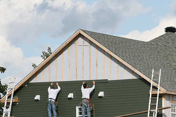 Professional Siding technician working in Wheaton, IL
